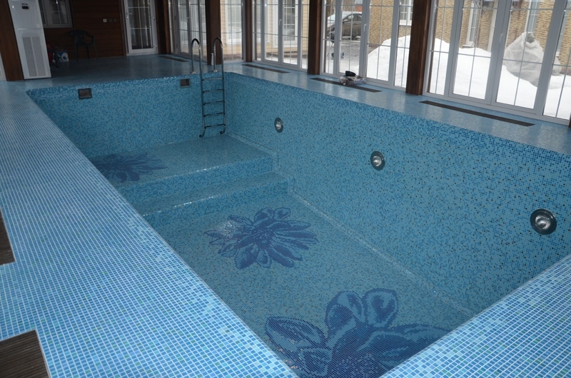 Голубая мозаика для бассейна